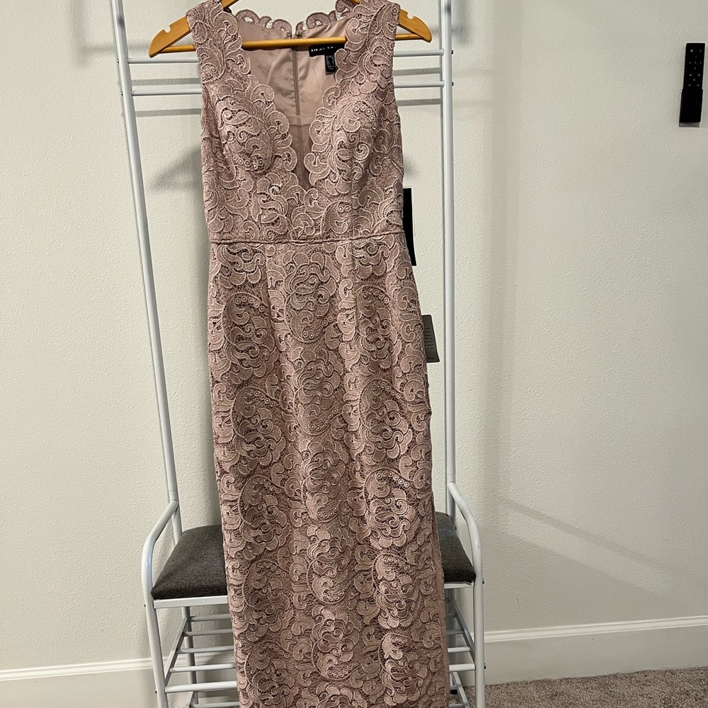 Stunning NWT, Rose Pink lace formal